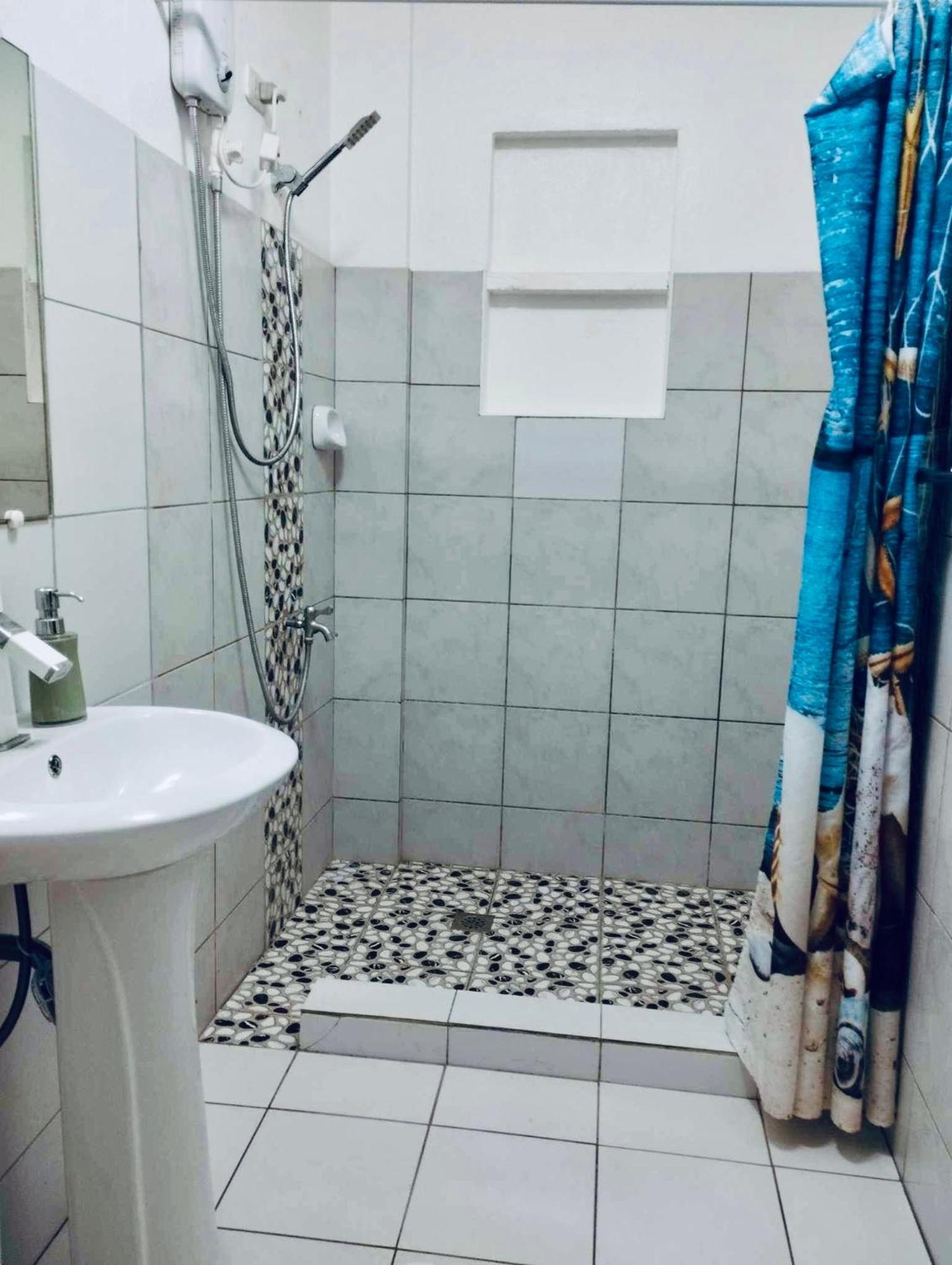 Dreamcatcher Hostel Moalboal Bagian luar foto