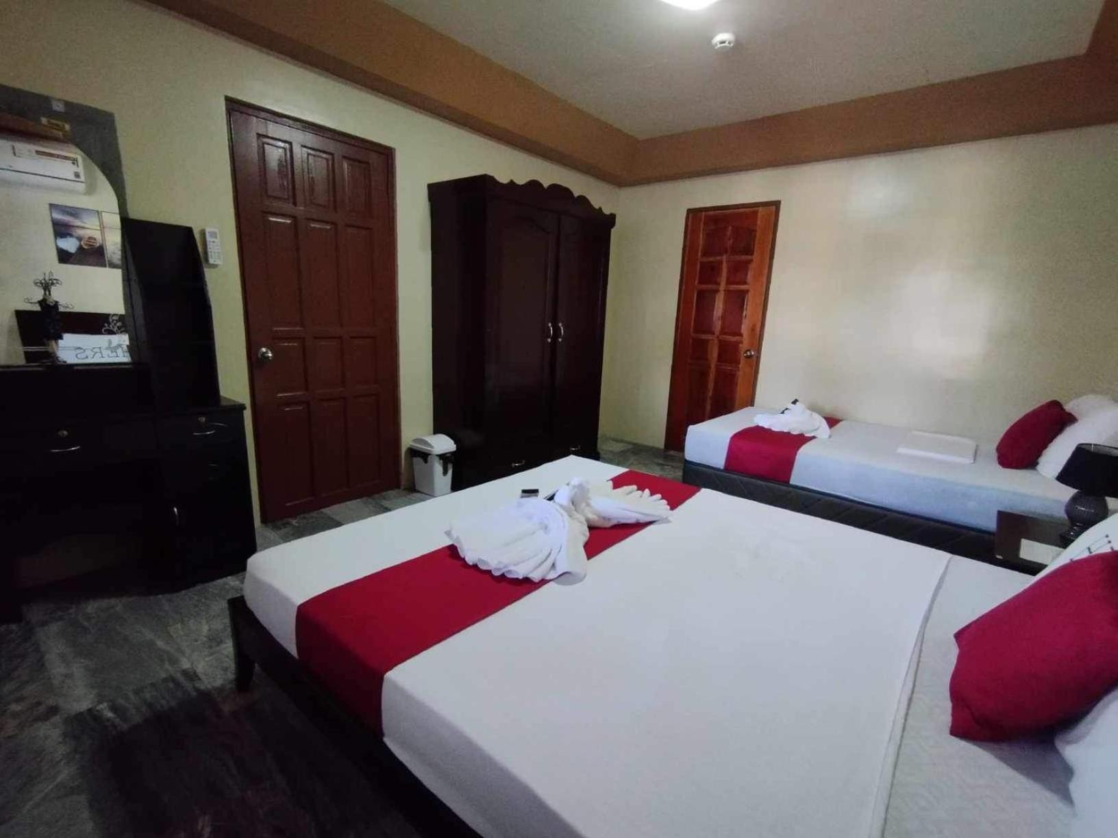Dreamcatcher Hostel Moalboal Bagian luar foto