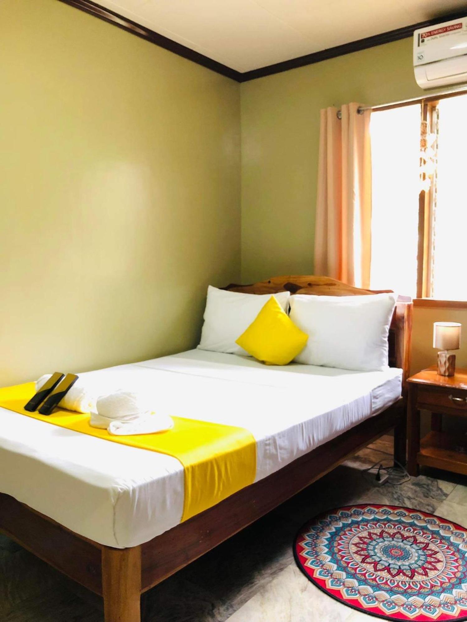 Dreamcatcher Hostel Moalboal Bagian luar foto