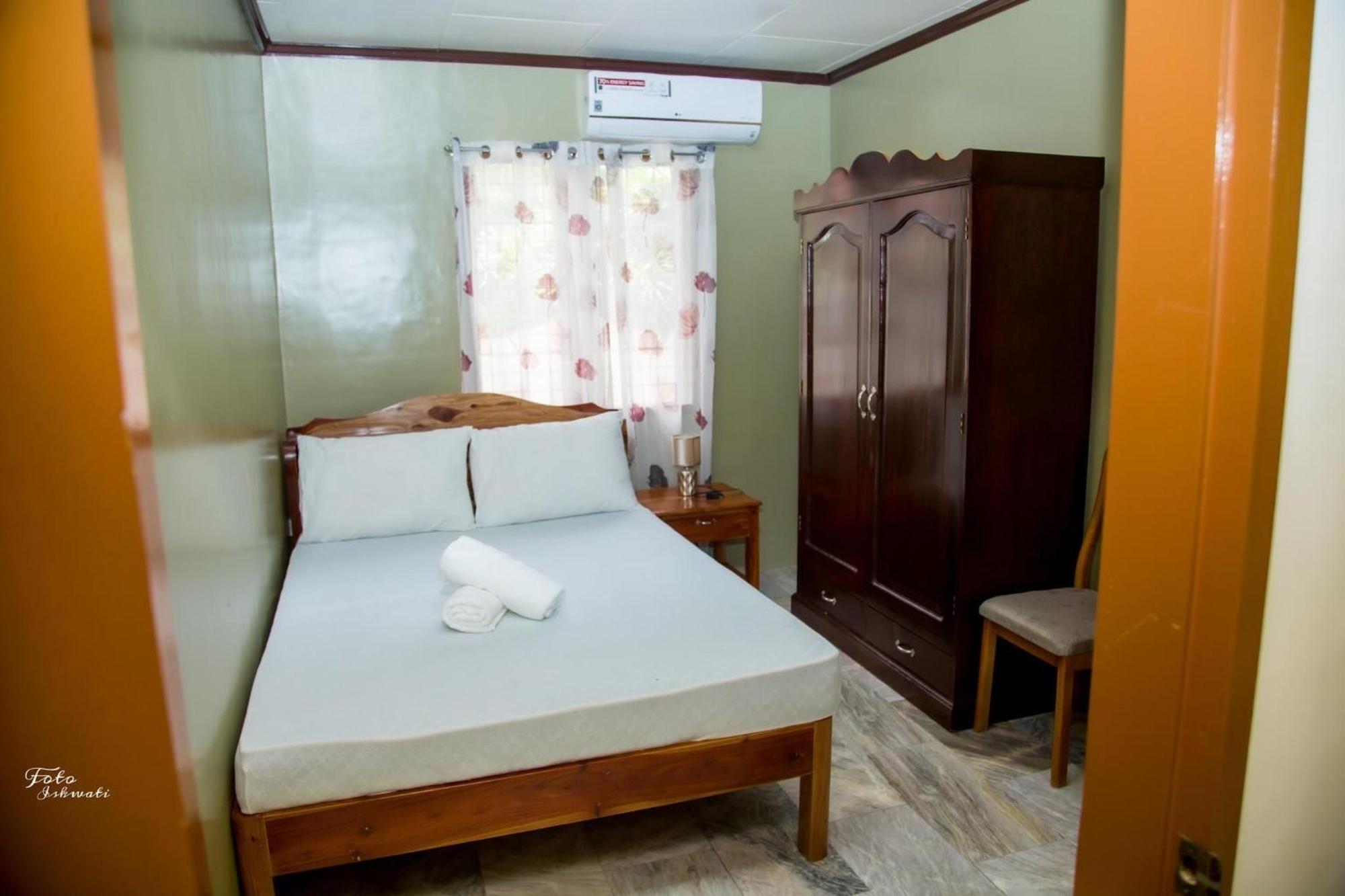 Dreamcatcher Hostel Moalboal Bagian luar foto